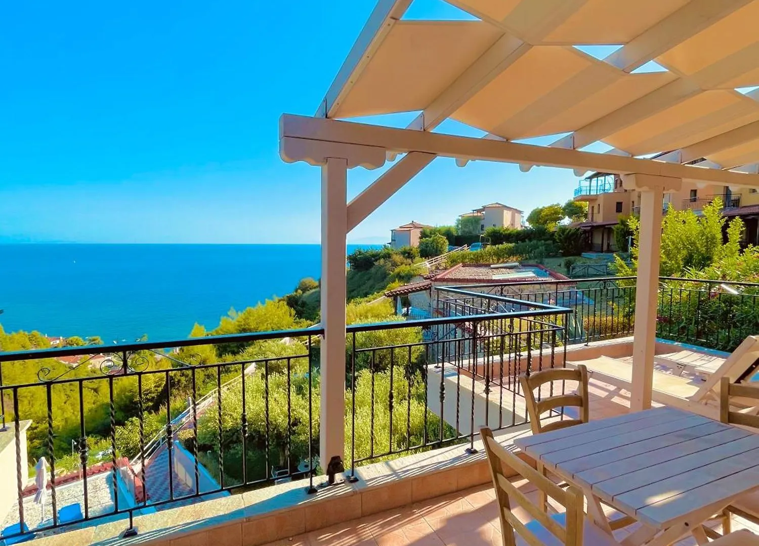 Koumaros Aparthotel Agia Paraskevi